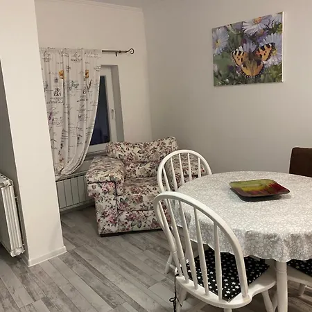 White House 9 Apartment *
