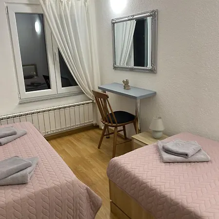 White House 9 Apartment *