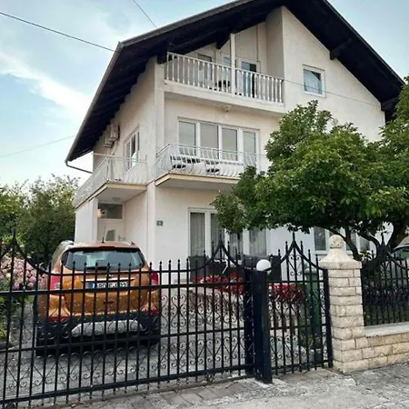 White House 9 Apartment Bihac