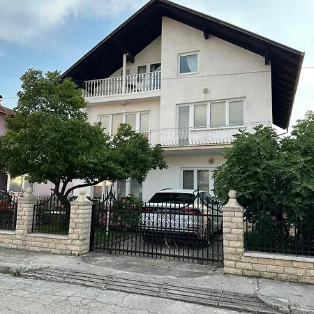 White House 9 Apartment Bihac